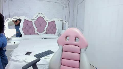 Sopjie online show from May 2026 06:45:01 PM