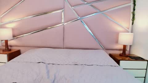 sophievelle online show from November 2025 01:33:02 PM