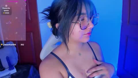 Snapshot of sophievv chatting on February 2026 07:25:01 AM Sophie online show from February 2026 07:25:01 AM