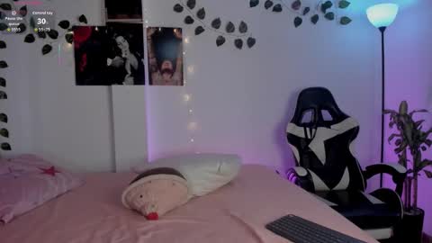 Sophie online show from November 2025 07:12:01 PM