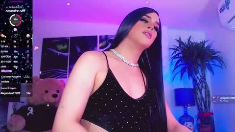 Sophie Sweet online show from November 2025 12:49:01 PM