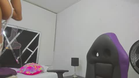 Snapshot of sophya_bella chatting on November 2025 11:53:01 AM Sophy online show from November 2025 11:53:01 AM