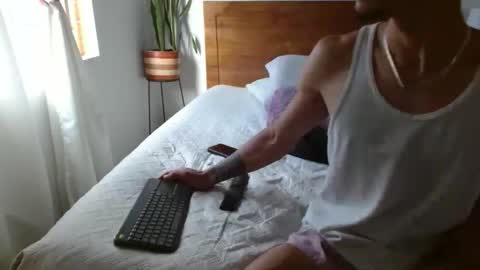 businessman online show from December 2025 09:11:01 PM