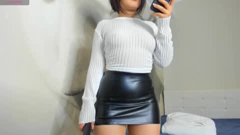 Mia online show from March 2025 09:25:02 PM