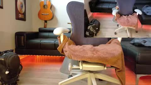 Snapshot of soundingslutslave chatting on October 2025 04:40:02 PM soundingslutslave online show from October 2025 04:40:02 PM