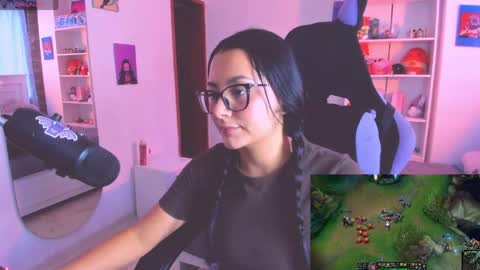 Lili online show from May 2026 04:26:01 PM