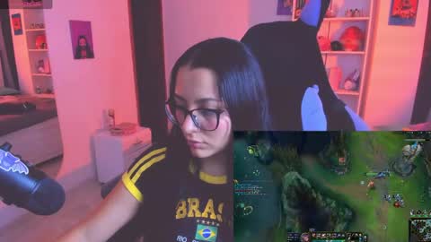 Lili online show from May 2026 04:32:01 AM
