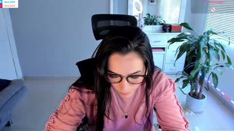 Luisa    online show from January 2025 09:08:02 PM