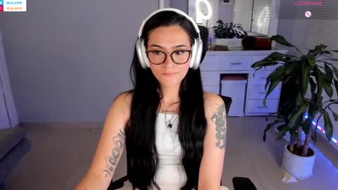 Luisa    online show from January 2025 11:43:01 PM