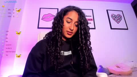 Juliana online show from February 2025 07:00:01 PM