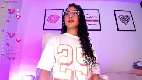 Juliana online show from March 2025 09:27:02 PM