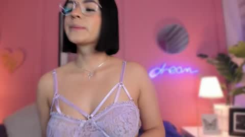 Snapshot of soysaraa_ chatting on February 2025 05:02:02 AM Aleja online show from February 2025 05:02:02 AM