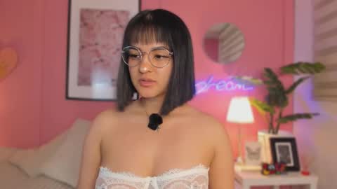 Snapshot of soysaraa_ chatting on October 2025 06:01:02 AM Aleja online show from October 2025 06:01:02 AM