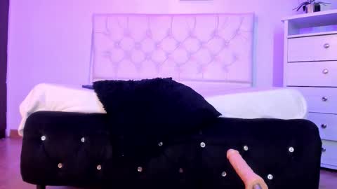 Snapshot of soysilvanna_ chatting on October 2025 01:15:02 AM online show from October 2025 01:15:02 AM