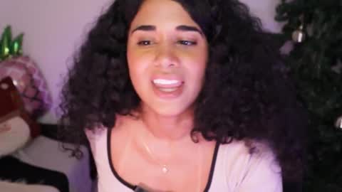 Snapshot of soytropicalfruit chatting on December 2024 11:02:02 PM You want to talk to me more personal follow me in My Channel VIP 50 the discount online show from December 2024 11:02:02 PM