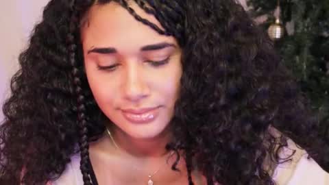 Snapshot of soytropicalfruit chatting on December 2024 08:33:01 PM You want to talk to me more personal follow me in My Channel VIP 50 the discount online show from December 2024 08:33:01 PM