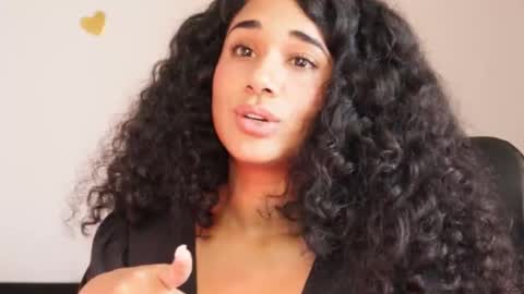 Snapshot of soytropicalfruit chatting on January 2025 08:25:02 PM You want to talk to me more personal follow me in My Channel VIP 50 the discount online show from January 2025 08:25:02 PM