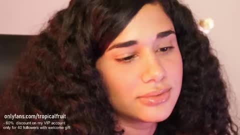Snapshot of soytropicalfruit chatting on February 2025 10:15:02 PM You want to talk to me more personal follow me in My Channel VIP 50 the discount online show from February 2025 10:15:02 PM