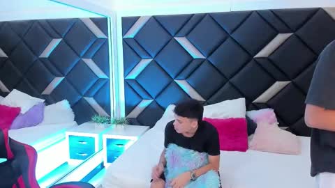 Gabo Lucas and Justin online show from November 2025 12:10:02 AM