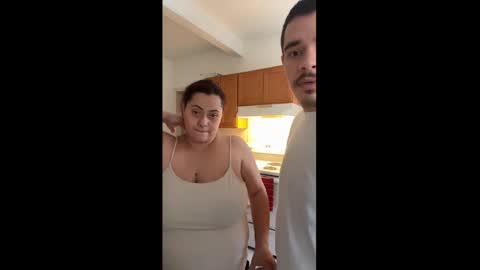 spanishcouple4255 online show from December 2025 04:02:01 PM