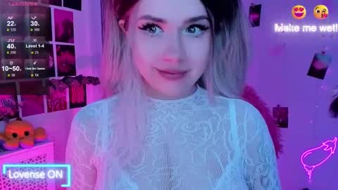 Snapshot of sparklemona chatting on February 2025 01:46:02 AM SparkleMona online show from February 2025 01:46:02 AM