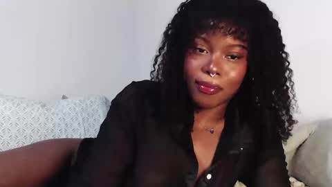 Snapshot of sparklingsoleil chatting on November 2025 03:00:01 PM Soleil online show from November 2025 03:00:01 PM