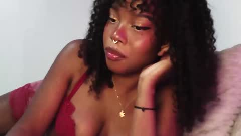 Snapshot of sparklingsoleil chatting on November 2025 02:38:02 PM Soleil online show from November 2025 02:38:02 PM