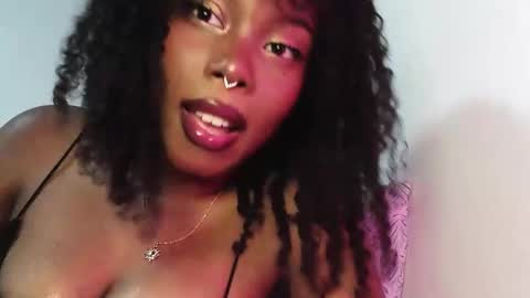 Snapshot of sparklingsoleil chatting on November 2025 02:06:02 PM Soleil online show from November 2025 02:06:02 PM