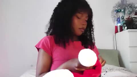 Snapshot of sparklingsoleil chatting on December 2025 05:21:01 PM Soleil online show from December 2025 05:21:01 PM