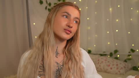 Snapshot of sparks__daisy chatting on January 2025 09:29:01 AM DAISY online show from January 2025 09:29:01 AM