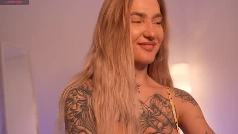 Snapshot of sparks__daisy chatting on January 2025 01:47:01 PM DAISY online show from January 2025 01:47:01 PM