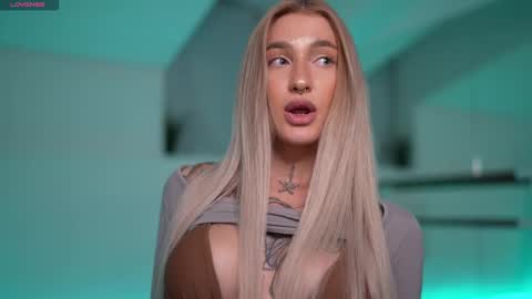 Snapshot of sparks__daisy chatting on February 2025 04:40:02 PM DAISY online show from February 2025 04:40:02 PM