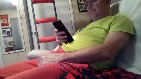 Snapshot of sparkyspeedway chatting on December 2025 03:00:02 AM sparkyspeedway online show from December 2025 03:00:02 AM