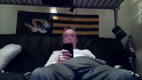 Snapshot of sparkyspeedway chatting on December 2025 03:57:01 AM sparkyspeedway online show from December 2025 03:57:01 AM