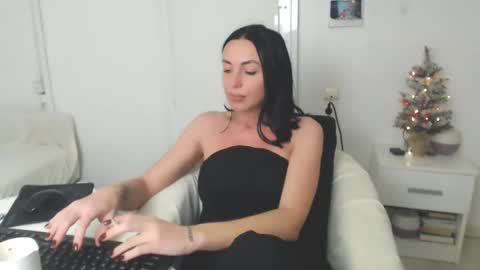 Snapshot of spicemint chatting on December 2024 05:30:01 PM Carla online show from December 2024 05:30:01 PM