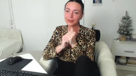 Snapshot of spicemint chatting on December 2024 09:40:02 PM Carla online show from December 2024 09:40:02 PM