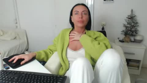 Snapshot of spicemint chatting on December 2024 08:58:01 PM Carla online show from December 2024 08:58:01 PM