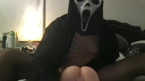Snapshot of spiderspunk_172 chatting on December 2024 01:53:01 AM Ghost Face666 online show from December 2024 01:53:01 AM