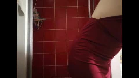 Snapshot of splafy chatting on December 2025 10:17:02 PM ellie online show from December 2025 10:17:02 PM