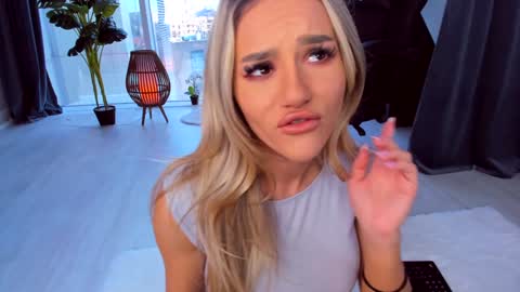 Snapshot of spoilm3mor3 chatting on January 2025 11:45:02 AM Anna online show from January 2025 11:45:02 AM