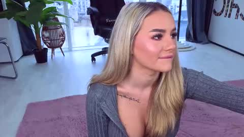 Snapshot of spoilm3mor3 chatting on October 2025 10:13:01 AM Anna online show from October 2025 10:13:01 AM