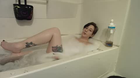 Snapshot of spookyqueen69 chatting on February 2026 02:38:02 AM Kova online show from February 2026 02:38:02 AM