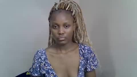 Snapshot of squirt_godes chatting on October 2025 07:03:01 PM Tashy online show from October 2025 07:03:01 PM