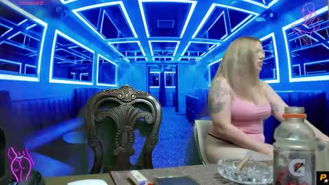 Snapshot of squirt_vip_room chatting on February 2026 04:09:02 AM Roxy Day Mossimo Knight online show from February 2026 04:09:02 AM