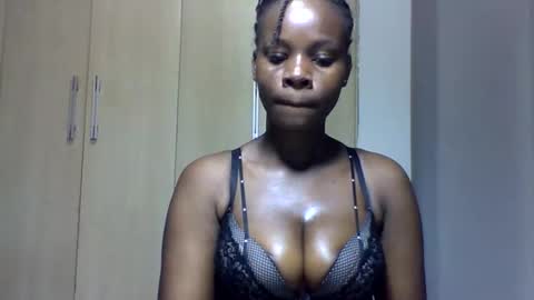 Snapshot of squiter_girlie chatting on November 2025 04:55:02 AM Squiter online show from November 2025 04:55:02 AM