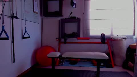 Snapshot of ssara_miranda chatting on May 2026 04:01:01 PM Sara Miranda online show from May 2026 04:01:01 PM