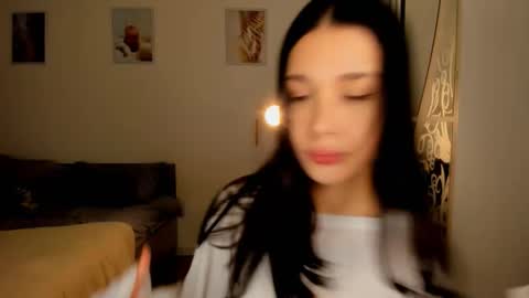 Snapshot of ssash1mii chatting on December 2025 09:44:01 PM Hey guys i miss you so much online show from December 2025 09:44:01 PM