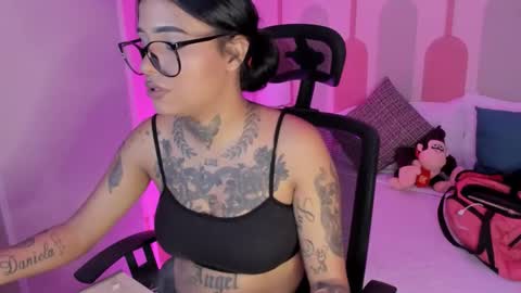 ssharolot   online show from February 2026 03:27:02 PM