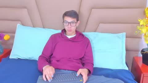 Ssweetthott online show from March 2025 01:03:01 PM