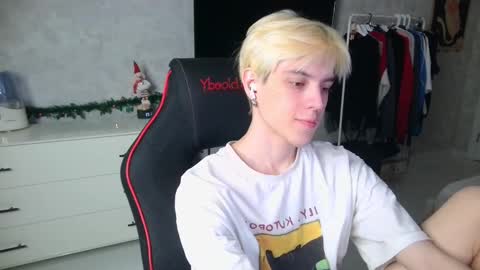 Snapshot of st_koshin chatting on December 2024 10:39:02 AM Nick Gasai online show from December 2024 10:39:02 AM